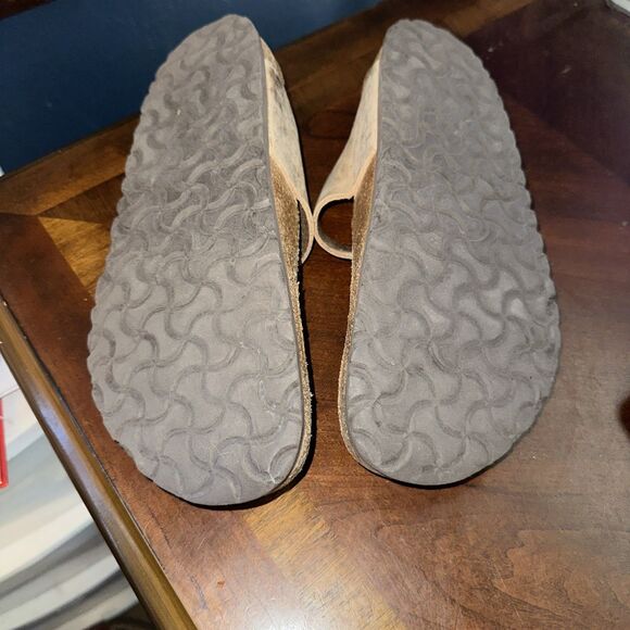 Women’s Birkenstock Thong Gizeh Sandal Tan Suede Size 40 Womens 9 Mens 7 - Picture 3 of 12